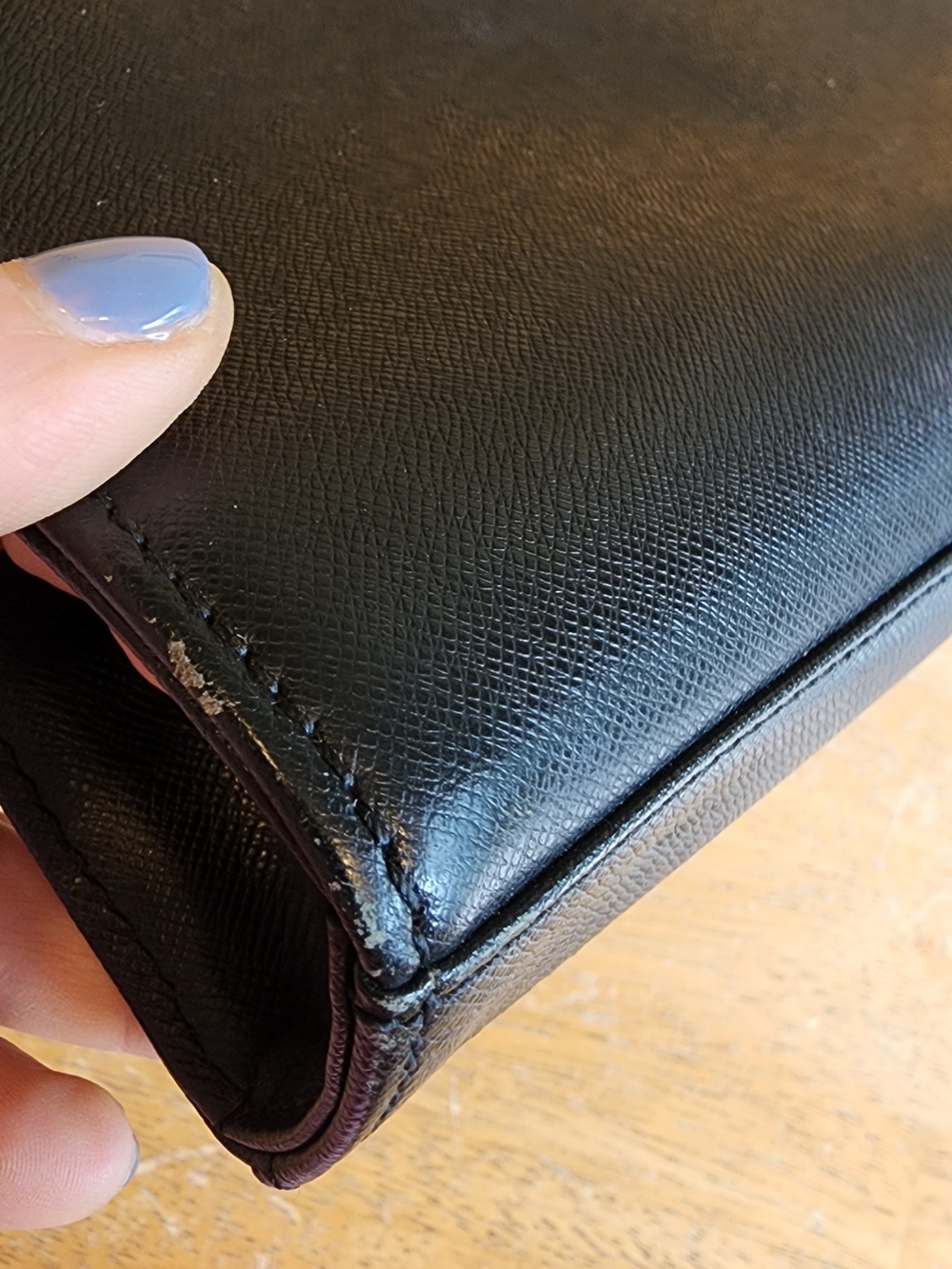 Burberry black leather clutch bag with a wrist strap - Picture 4 of 16